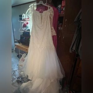 long sleeve lace and tulle trumpet wedding dress